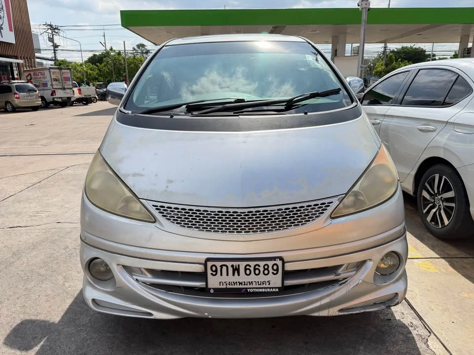 2004 Toyota Estima II 3
