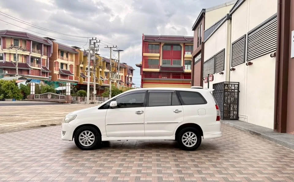 2011 Toyota Innova I 3