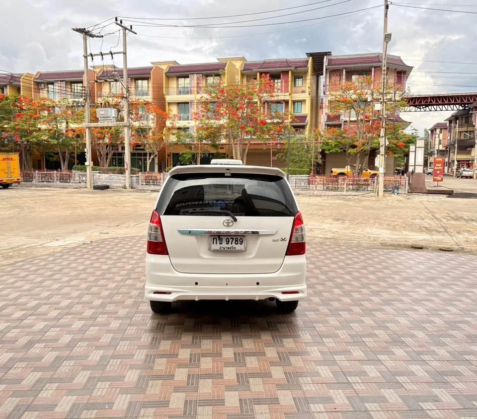 2011 Toyota Innova I 2