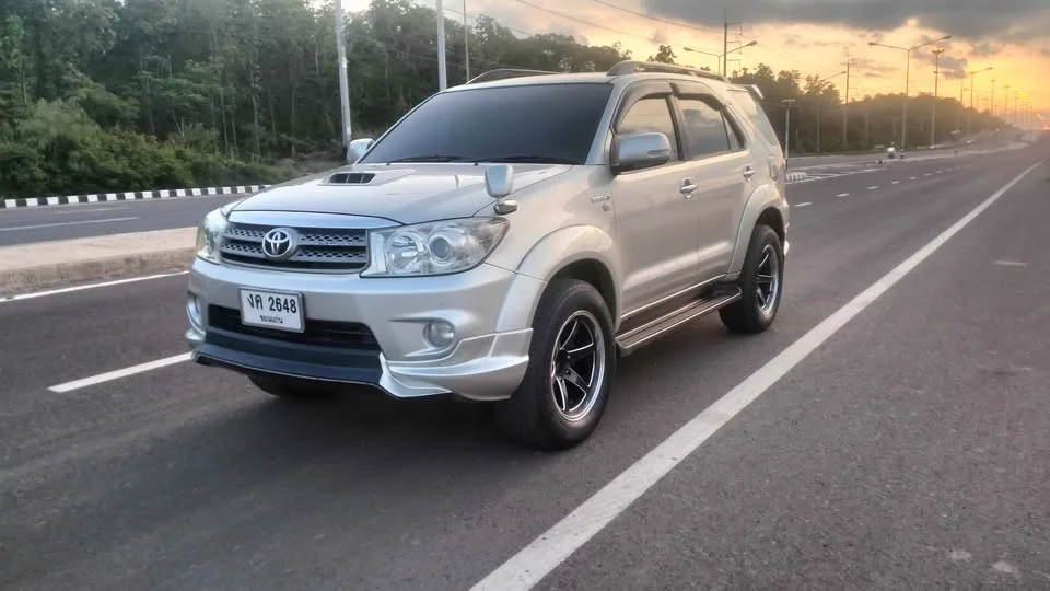 2010 Toyota Fortuner I 3