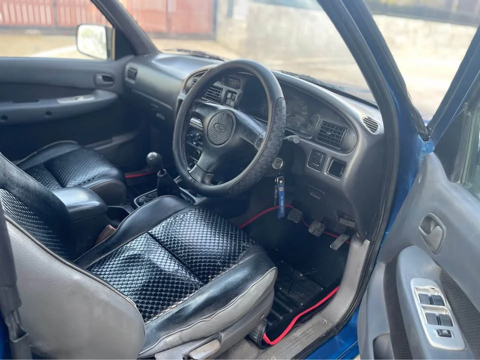 2000 Mazda 2500 Fighter V 2