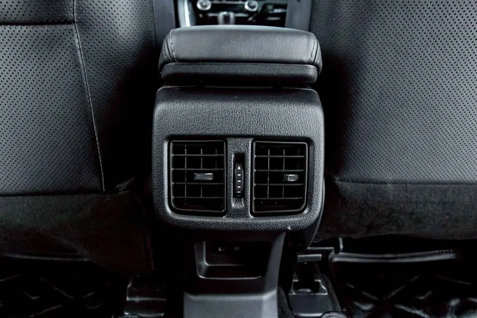 2025 Toyota Yaris Cross AC200 3