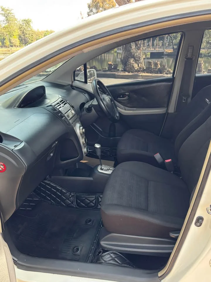 2009 Toyota Yaris II 2