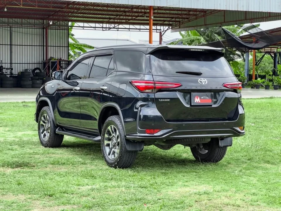 2023 Toyota Fortuner II 3