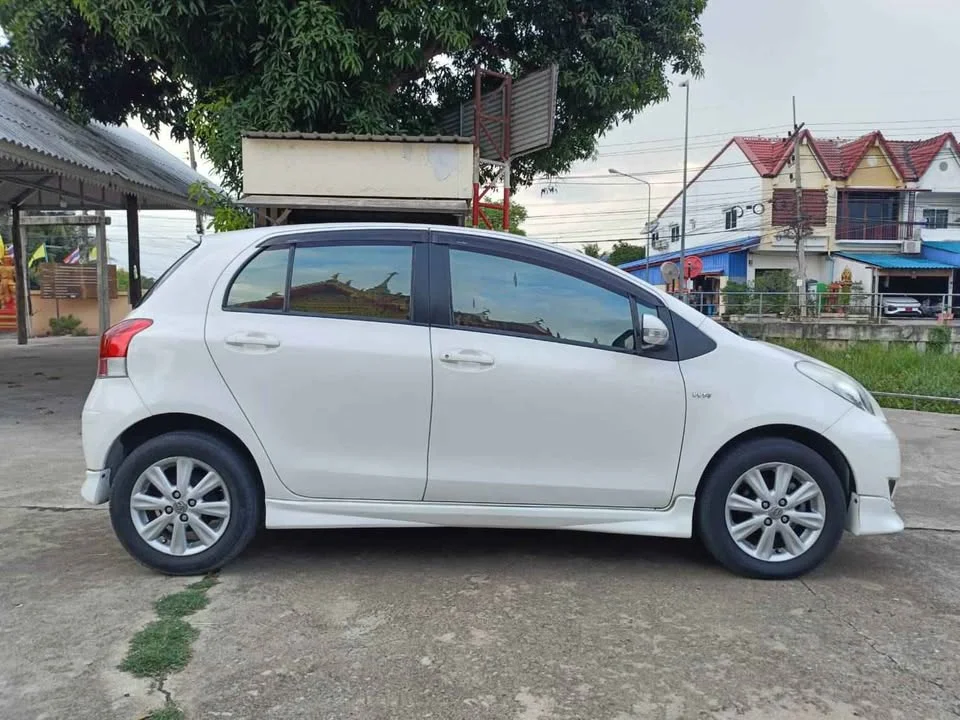 2010 Toyota Yaris II 3