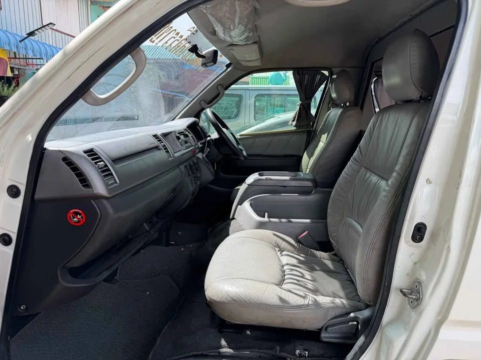 2005 Toyota Commuter V (H200) 2