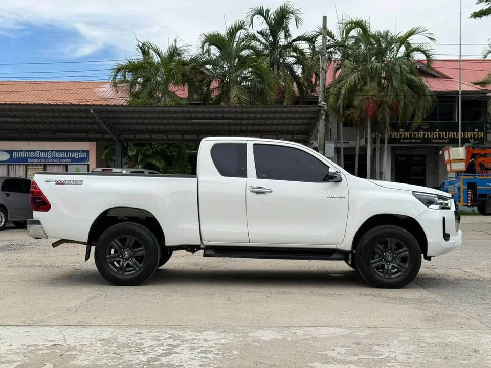 2021 Toyota Hilux VIII 3