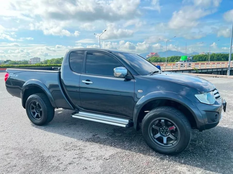 2012 Mitsubishi Triton IV 2