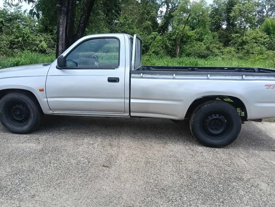 2002 Toyota Hilux Tiger VI 3
