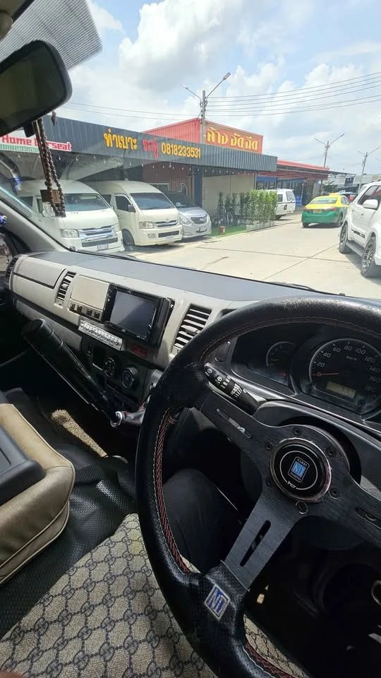 2011 Toyota Commuter V (H200) 3
