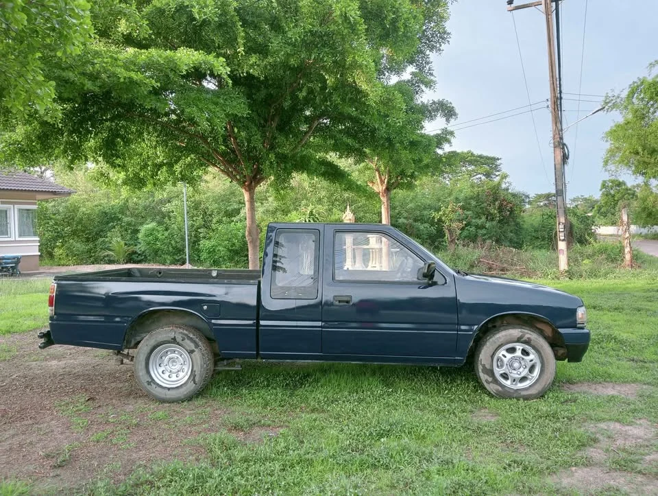 1996 Isuzu TFR III 2