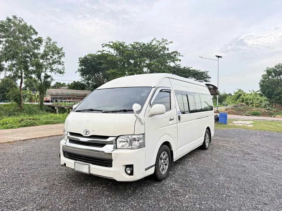 2010 Toyota Commuter V (H200) 2