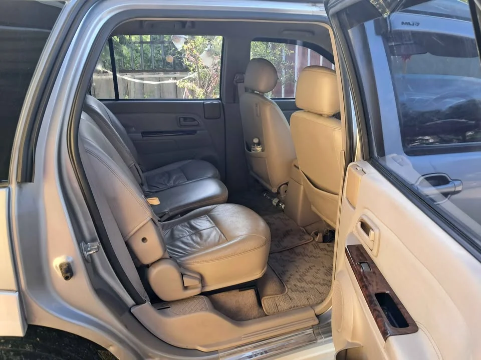 2005 Isuzu MU-7 3