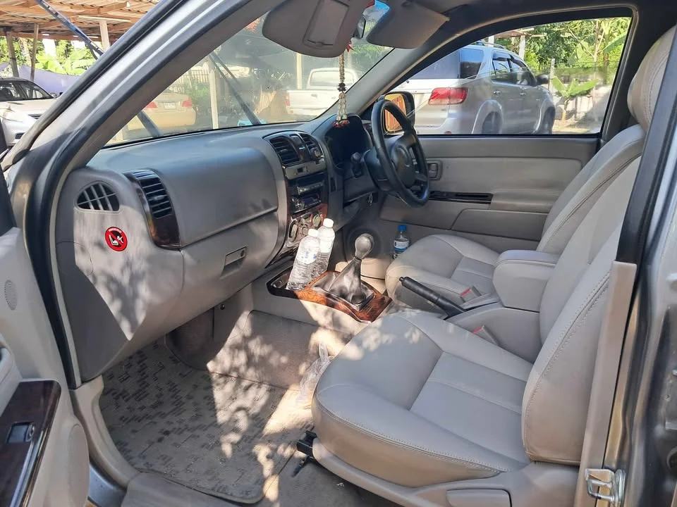2005 Isuzu MU-7 2