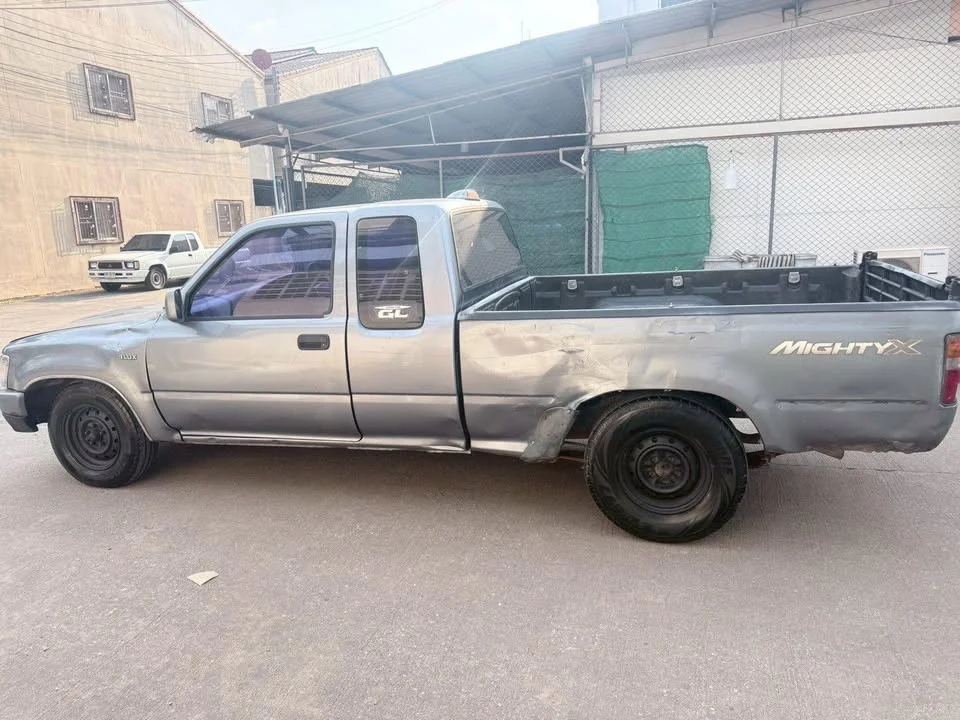 1998 Toyota Hilux Mighty-X V 3