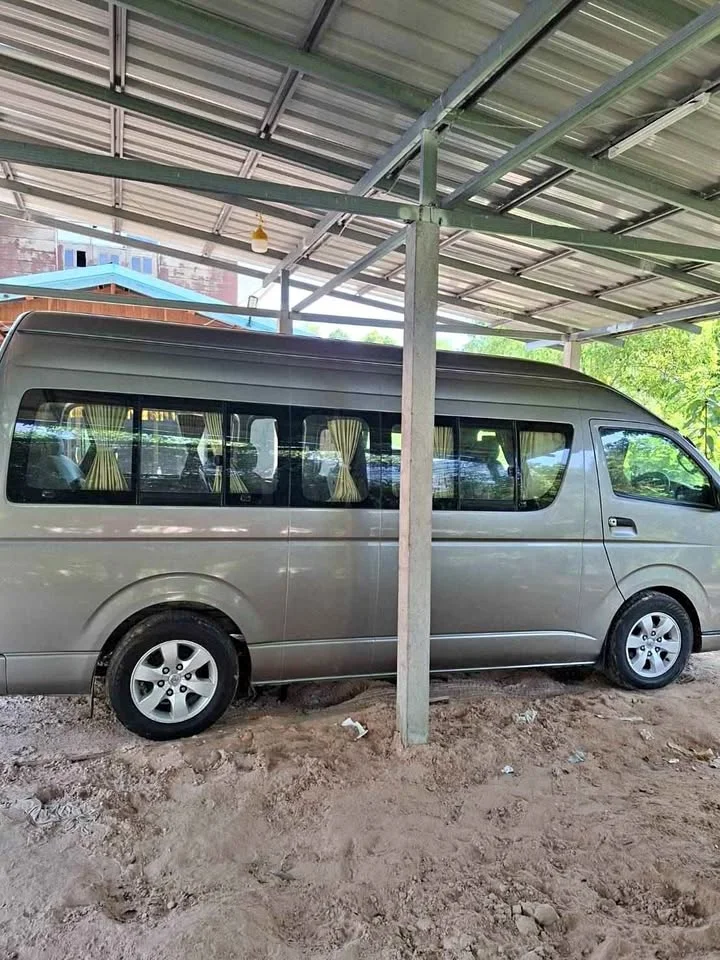 2005 Toyota Commuter V (H200) 2
