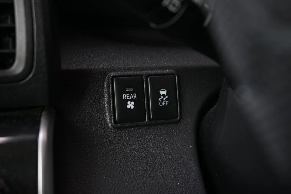 2019 Toyota Sienta II 3