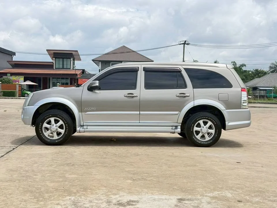 2008 Isuzu MU-7 3