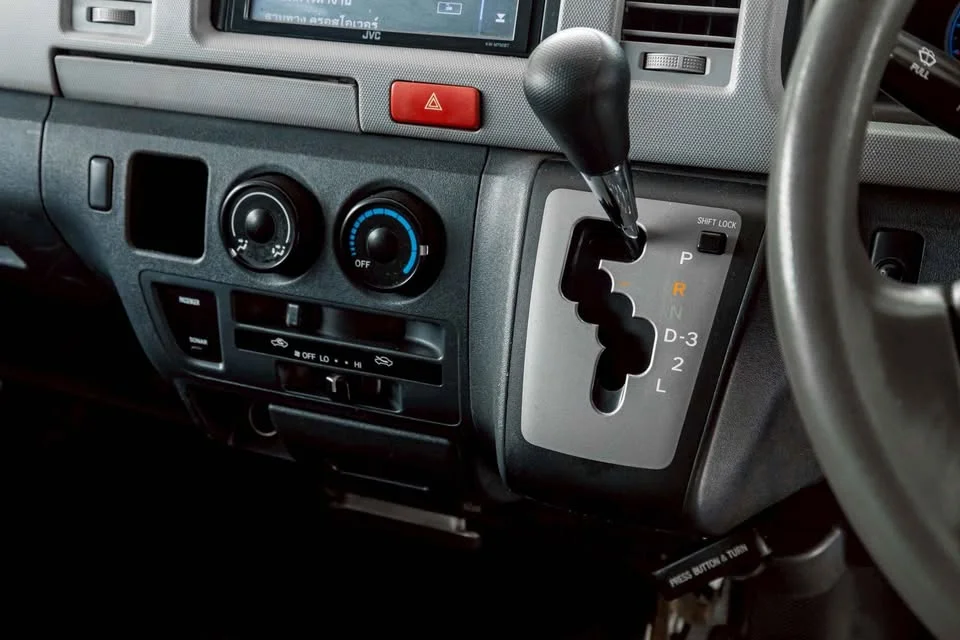 2005 Toyota HiAce V (H200) 2
