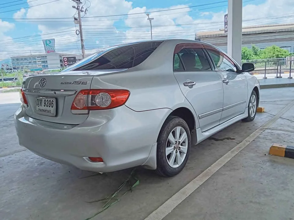 2010 Toyota Corolla Altis X (E140) 3