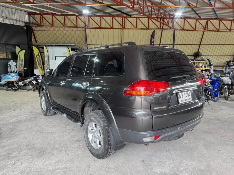 Mitsubishi Pajero Sport II 2