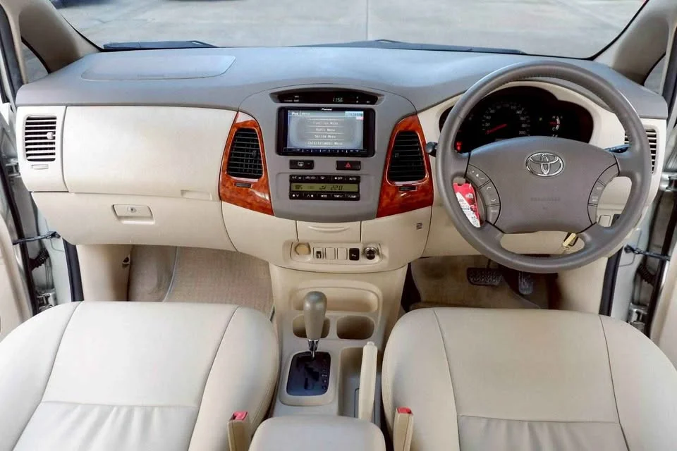 2009 Toyota Innova I 2