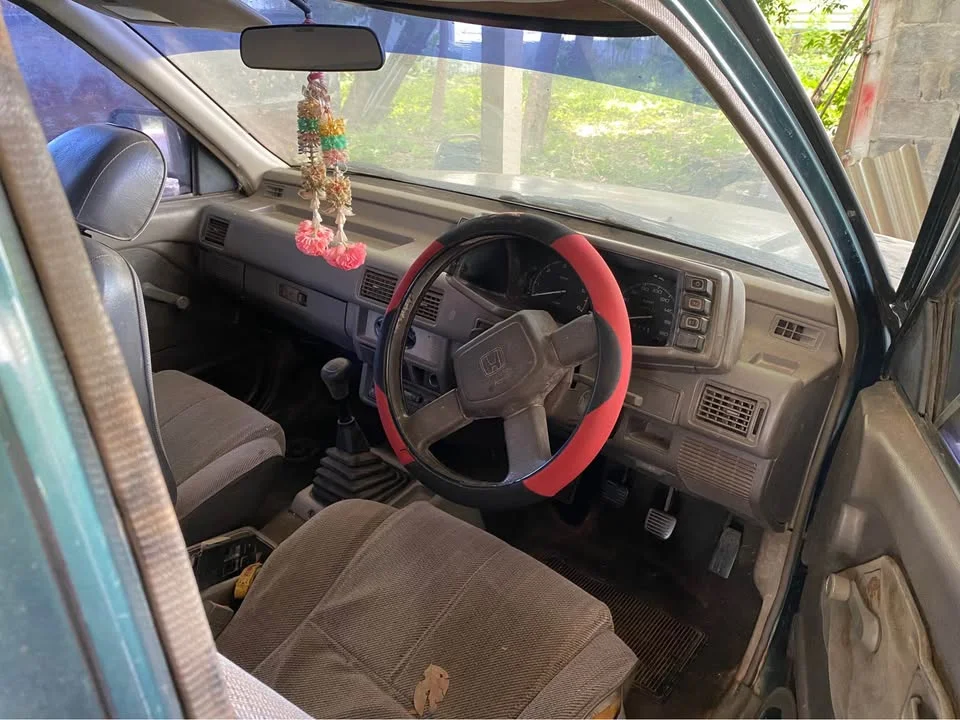 1985 Isuzu TFR III 2