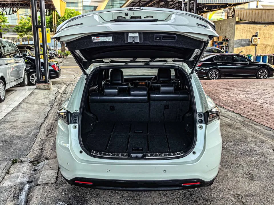 2015 Toyota Harrier III 3