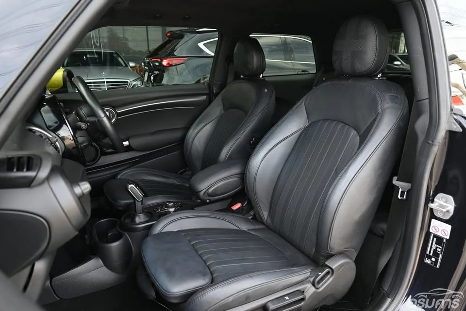 2022 Mini Hatch  III 3