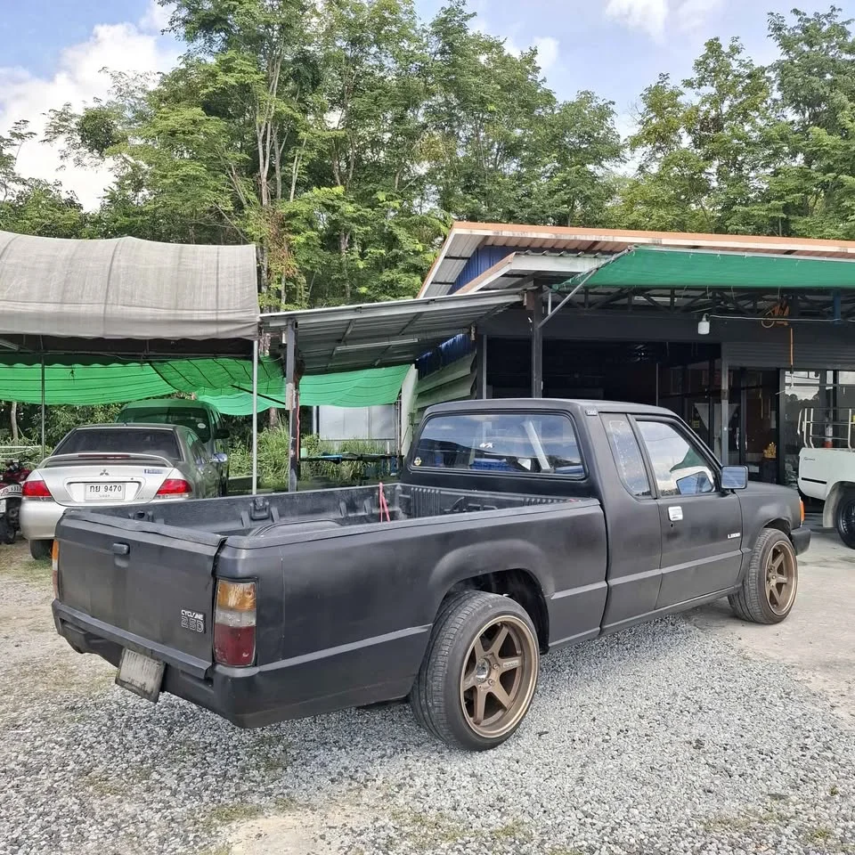 1992 Mitsubishi Triton II 3