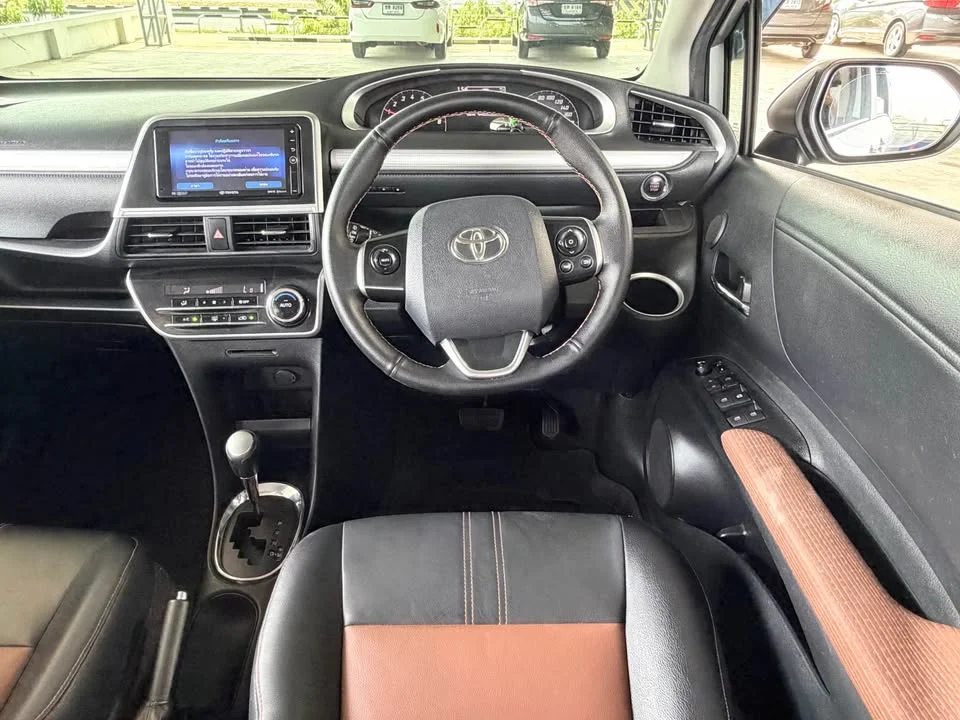 2018 Toyota Sienta II 2