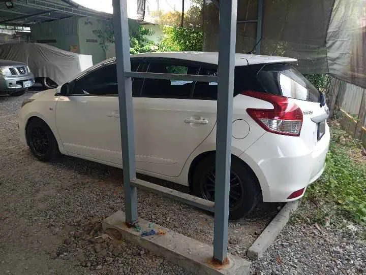 2015 Toyota Yaris III 2