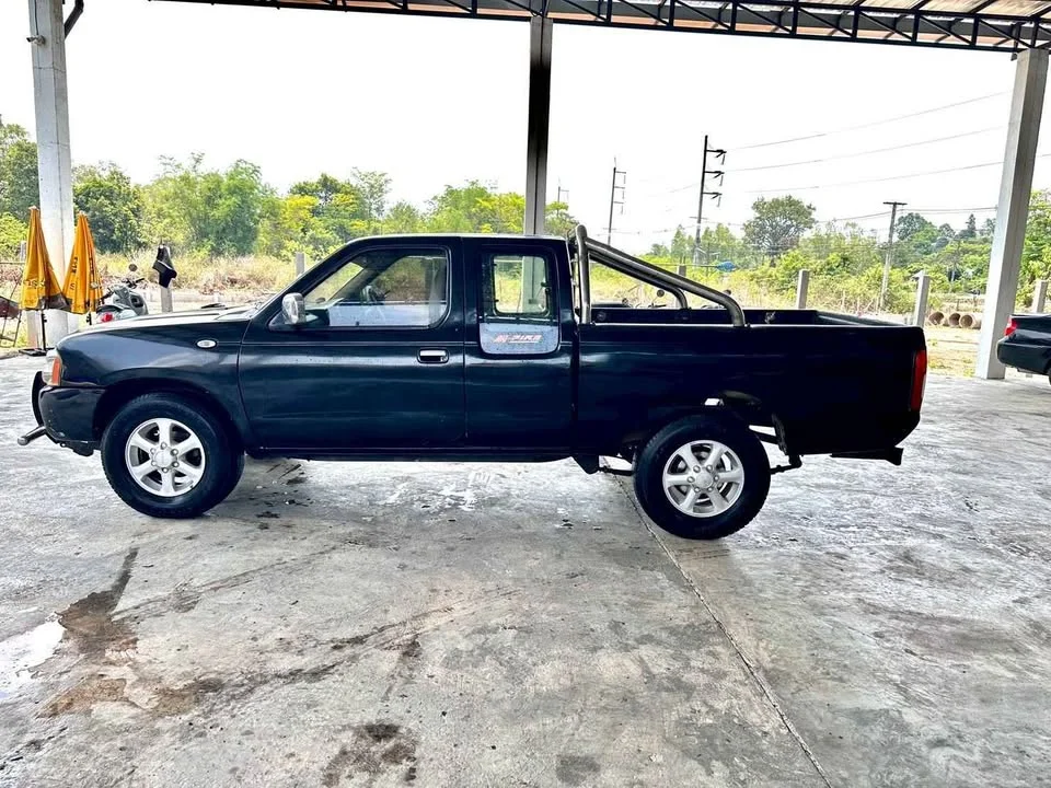 2005 Nissan Frontier I 2