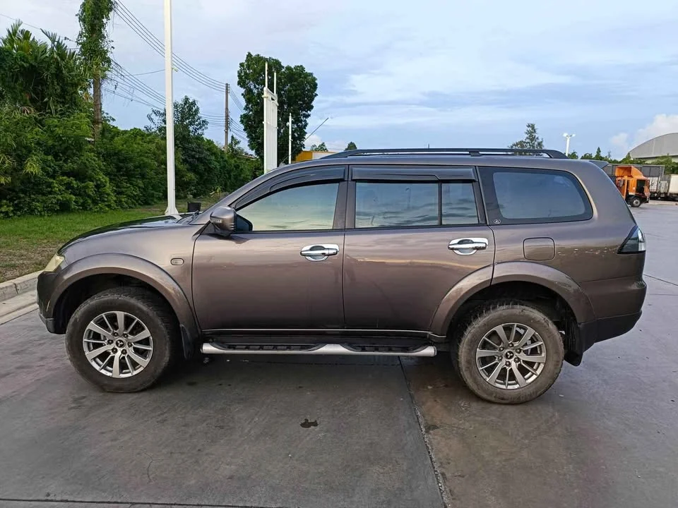 2012 Mitsubishi Pajero Sport II 2