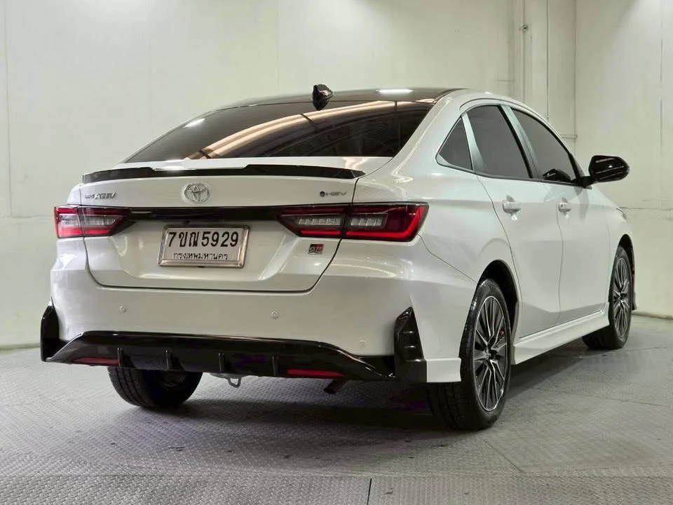 2025 Toyota Yaris ATIV IV 3