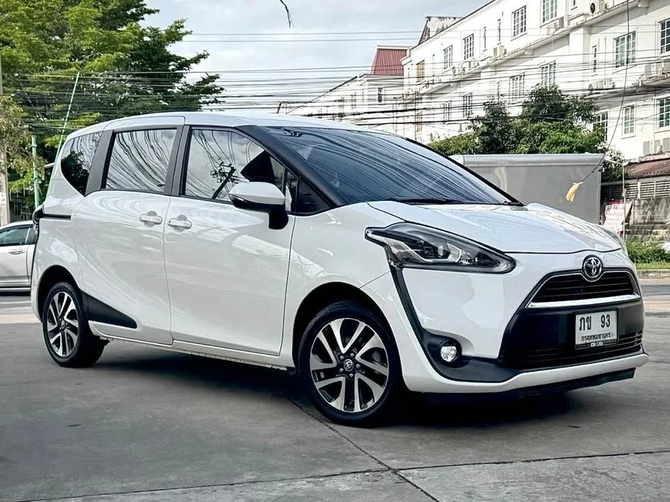 2017 Toyota Sienta II 3