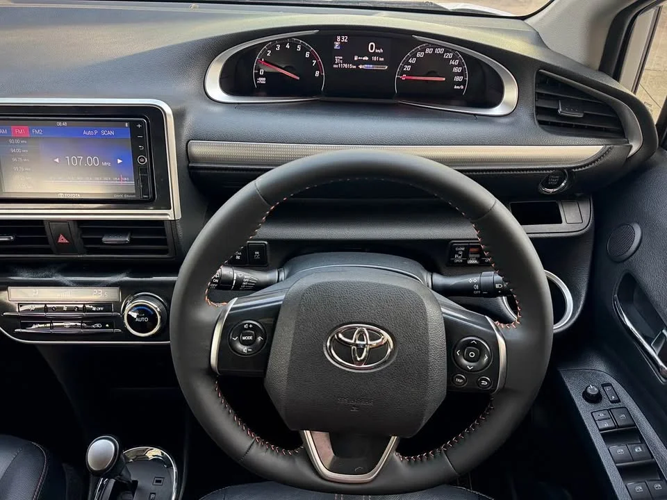 2017 Toyota Sienta II 2