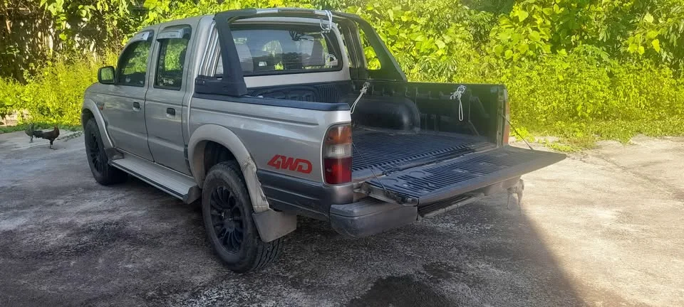 2002 Mazda 2500 Fighter V 2