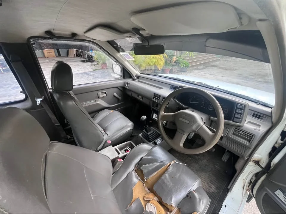 1996 Isuzu TFR III 2