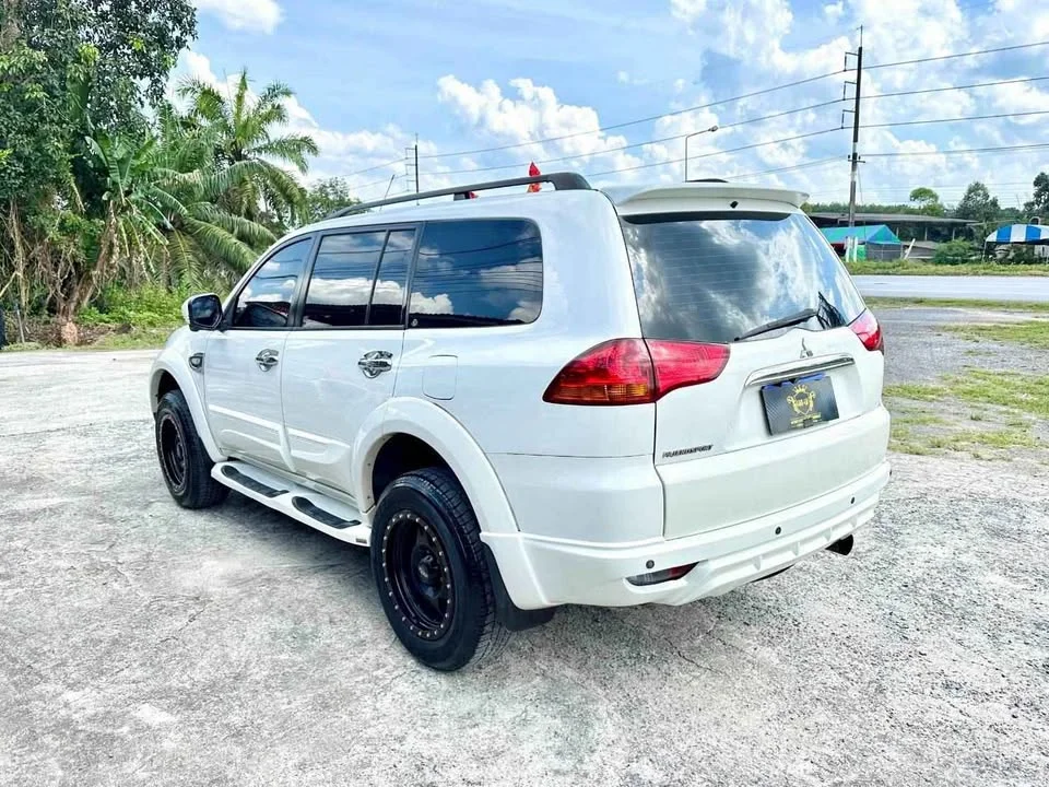 2011 Mitsubishi Pajero Sport II 2