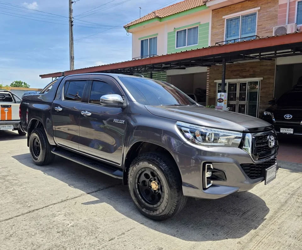 2017 Toyota Hilux VIII 2
