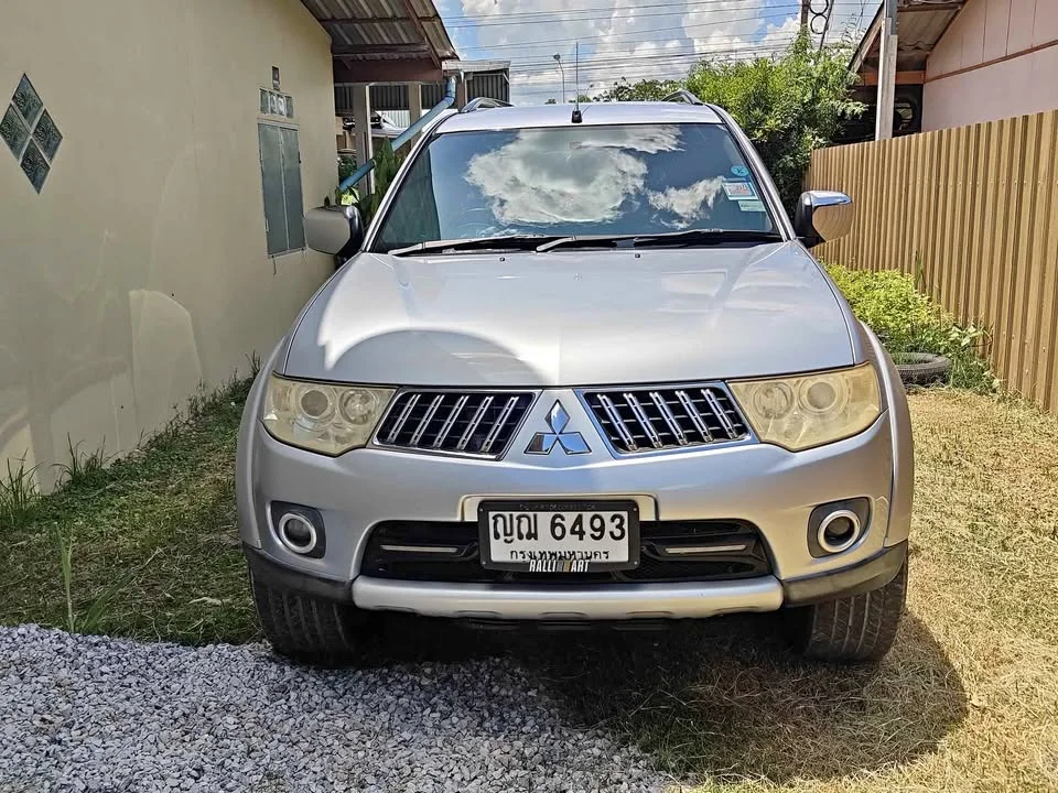 2010 Mitsubishi Pajero Sport II 2