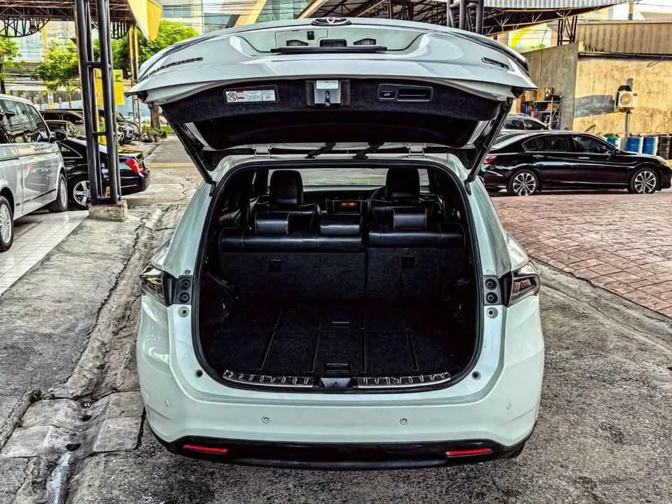 2015 Toyota Harrier III 2