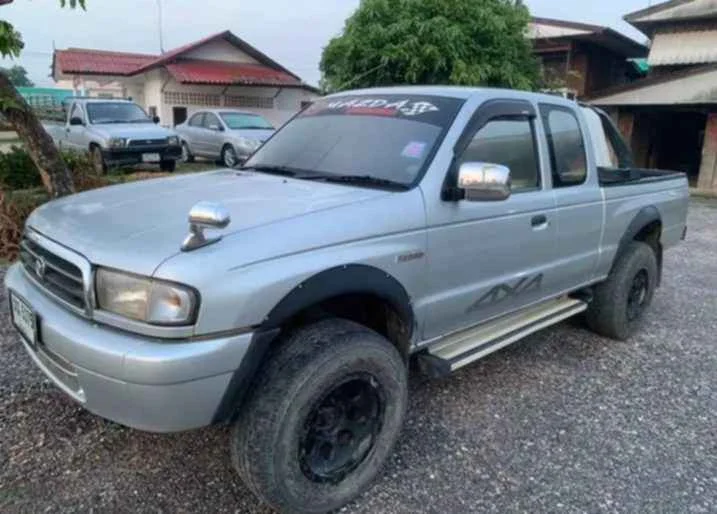 2000 Mazda 2500 Fighter V 3