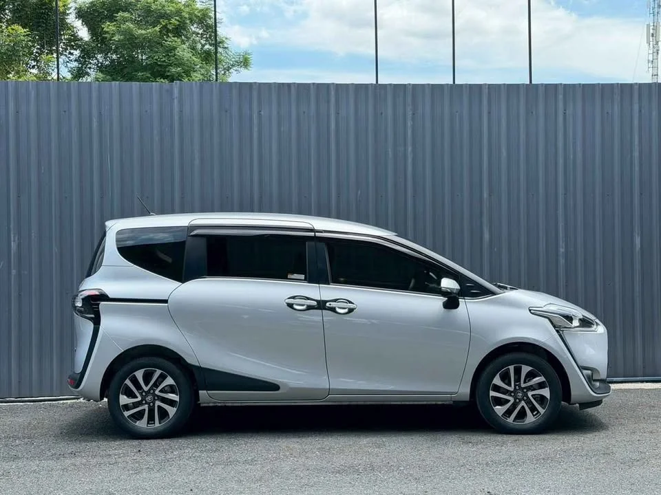 2017 Toyota Sienta II 3
