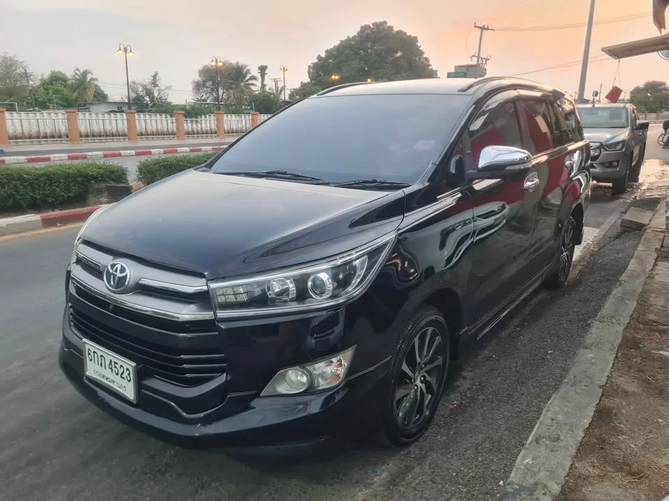 2017 Toyota Innova II 2
