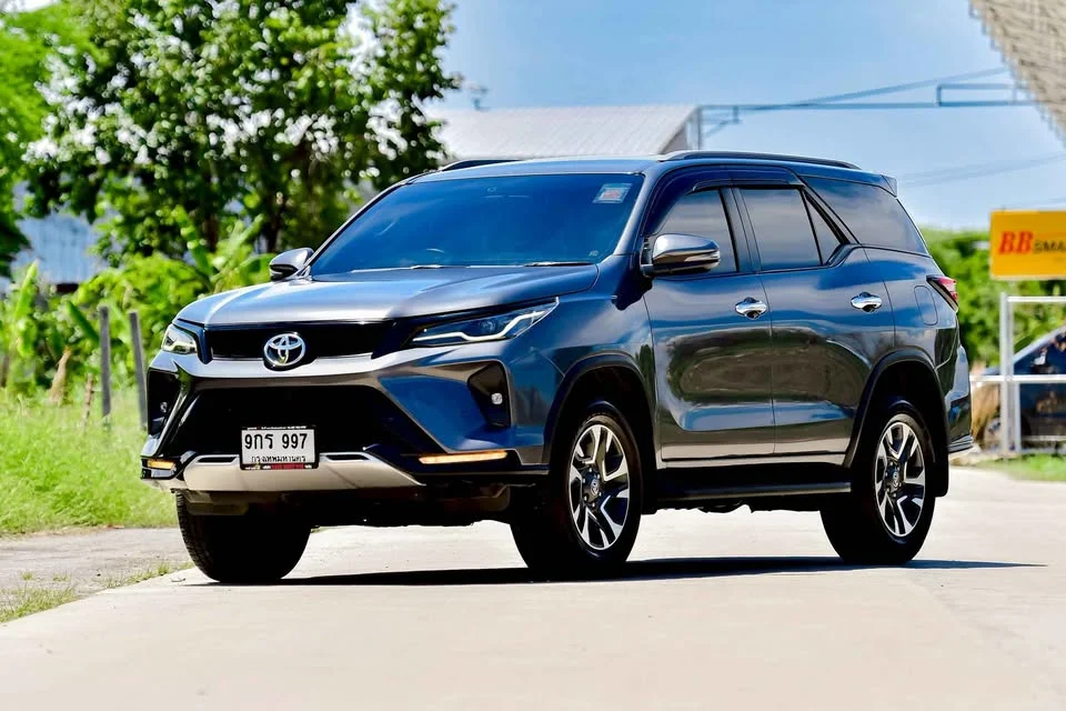 2023 Toyota Fortuner II 3