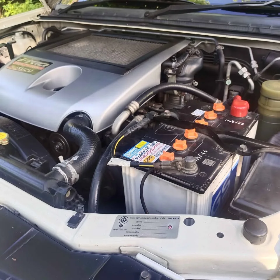 2012 Isuzu MU-7 3