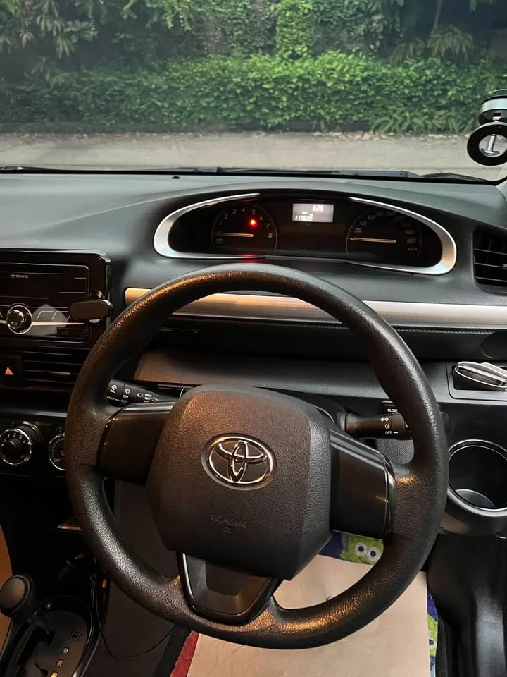 2018 Toyota Sienta II 3