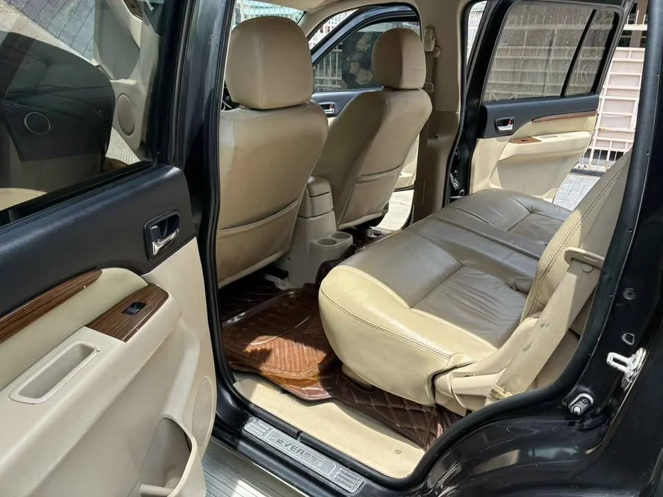 2011 Ford Everest I 2